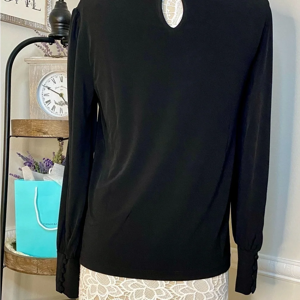 🌸CLEARANCE - Tahari Blouse - C4🖤